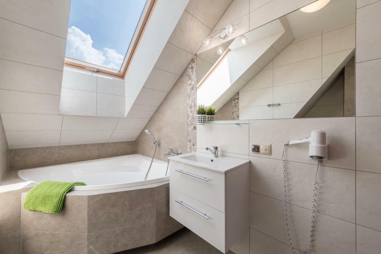 Bozena Jacuzzi & Sauna *