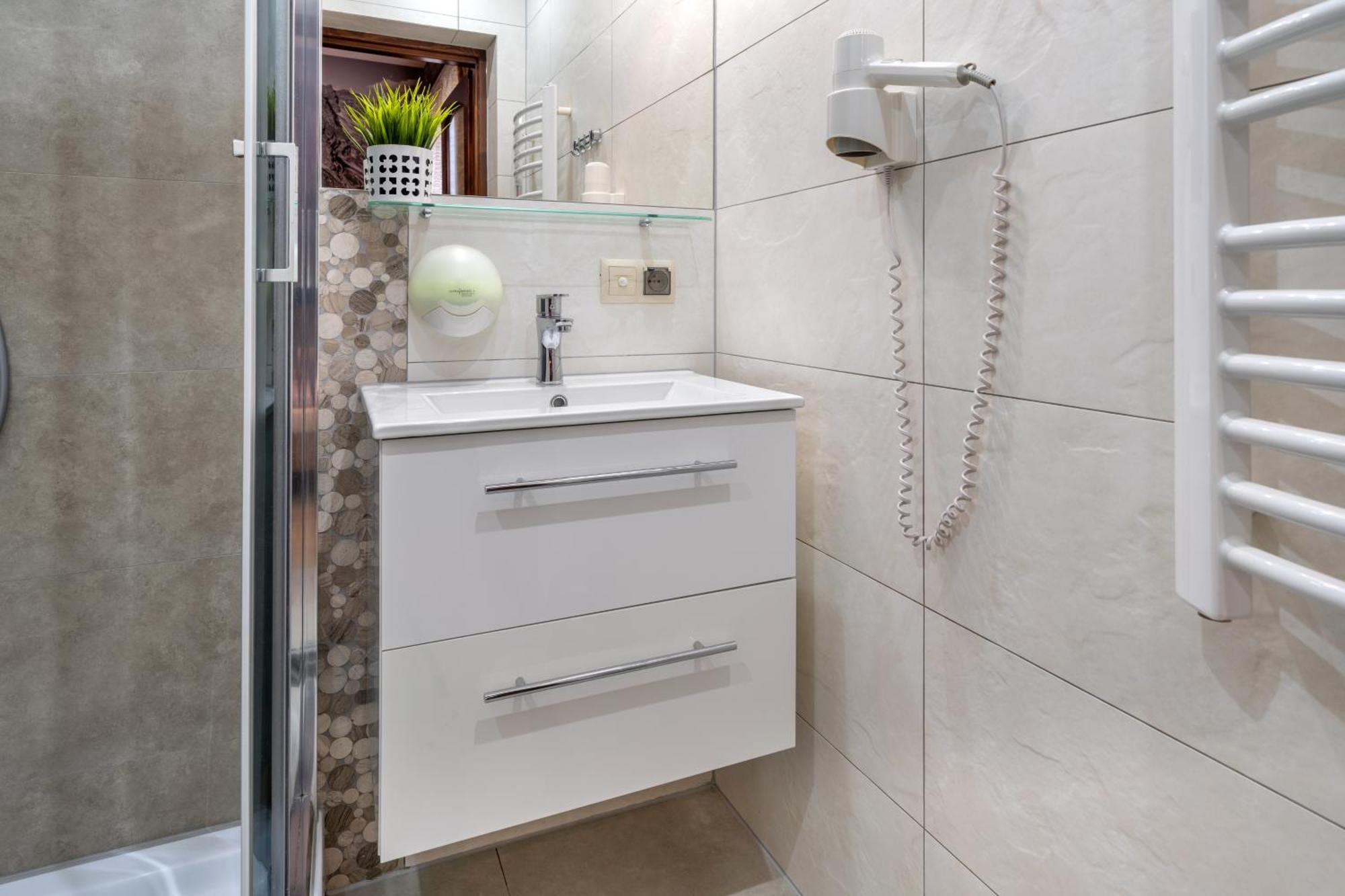 Bozena Jacuzzi & Sauna Bed & Breakfast